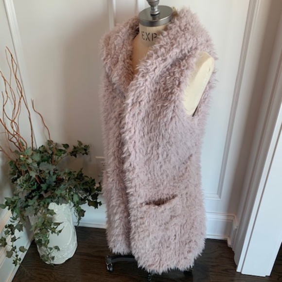 Ashley International Jackets & Blazers - Ashley International NWT Women's 3/4 Faux Fur Vest